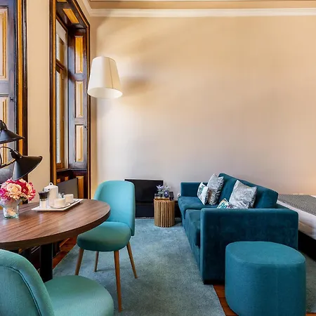 Well-maintained Air Conditioned In Porto