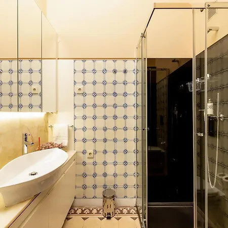 Well-maintained Air Conditioned In Appartement Porto